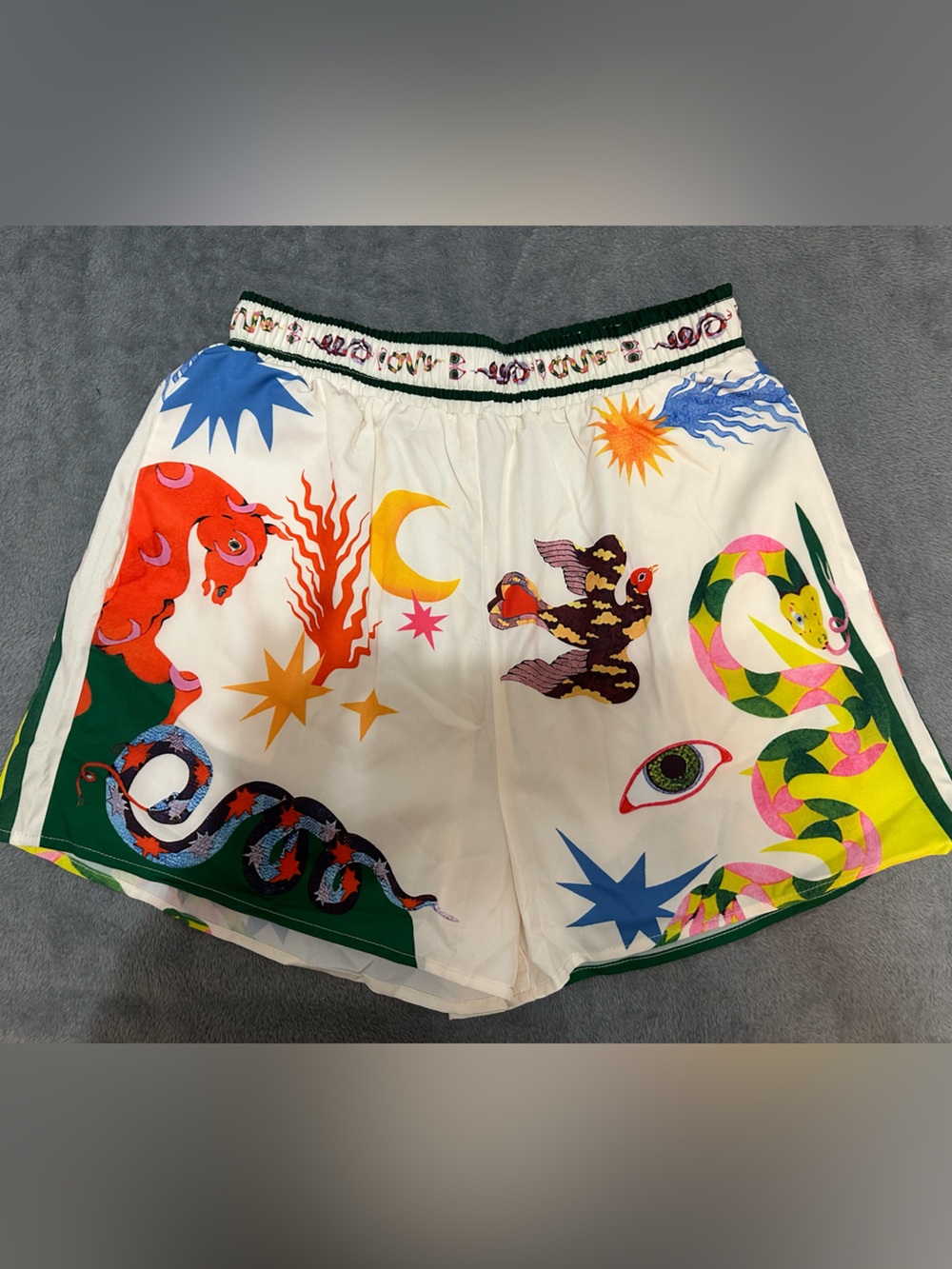 Commense Celestial Vintage Green & Cream Women's Shorts size medium
